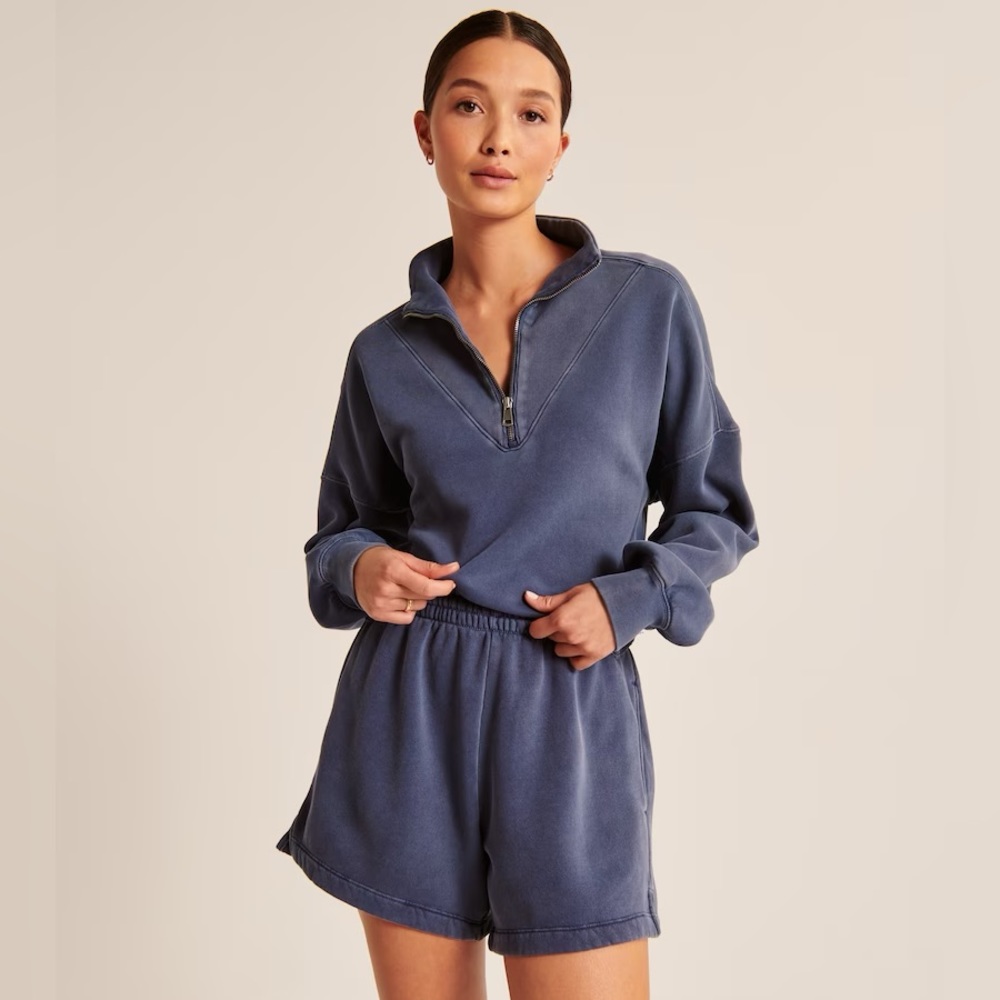 Essential Mini Sunday Cutoff Half-Zip in Blue (L)